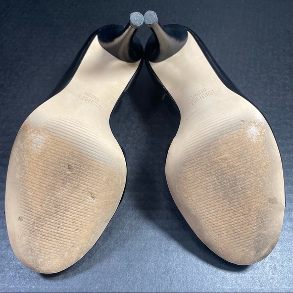 MICHAEL KORS BLACK PATENT LEATHER HEELS SIGNATURE MEDALLION TOE PLATE 5.5M FIRM$ - Picture 10 of 10